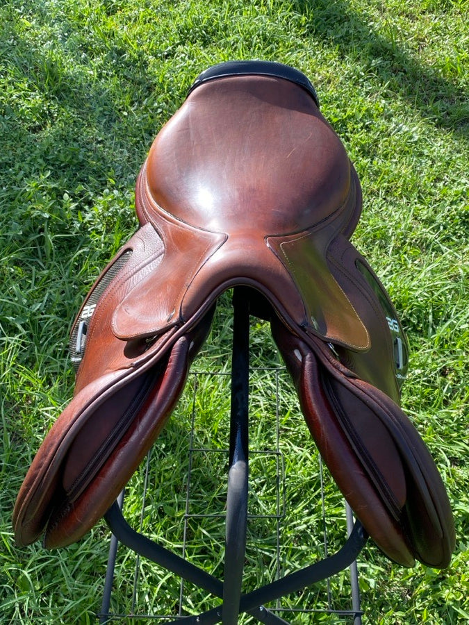 CWD 17.5” CWD SE17 2G S2 4C full calf jump saddle (4)