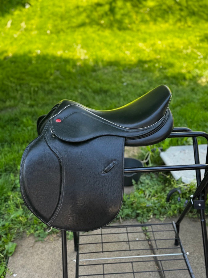 Other 17.5” Whitaker Bedale GP Jump Saddle
