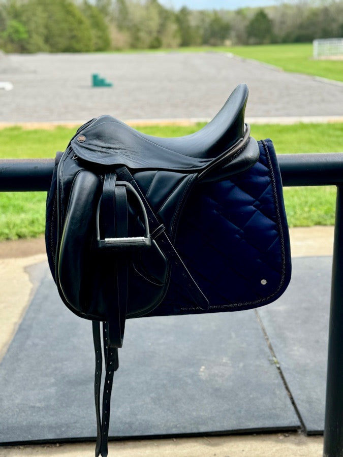 Other Hennig Dressage Saddle (2)