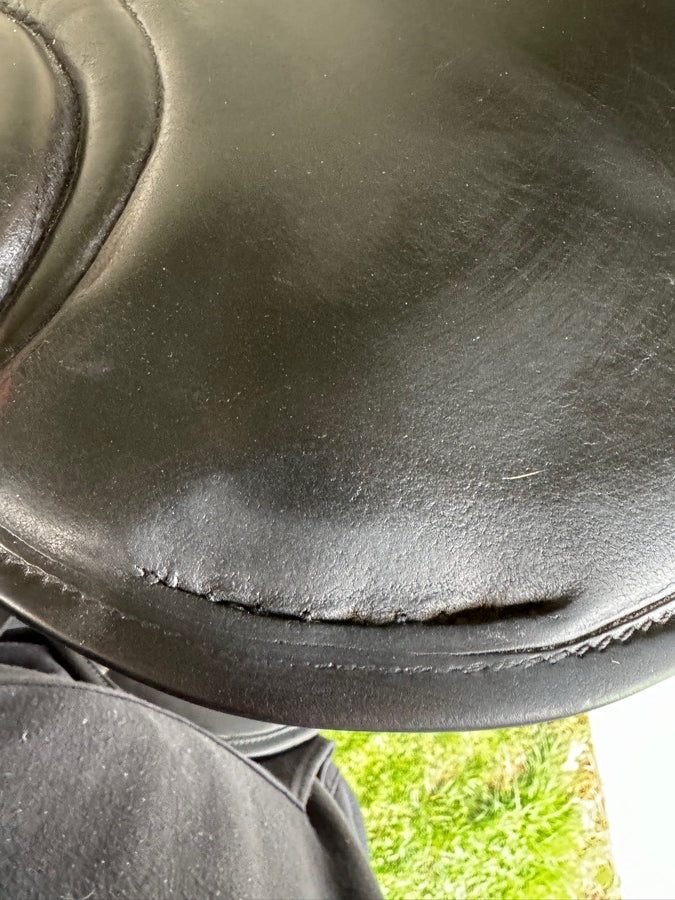 Other Hennig Dressage Saddle (7)