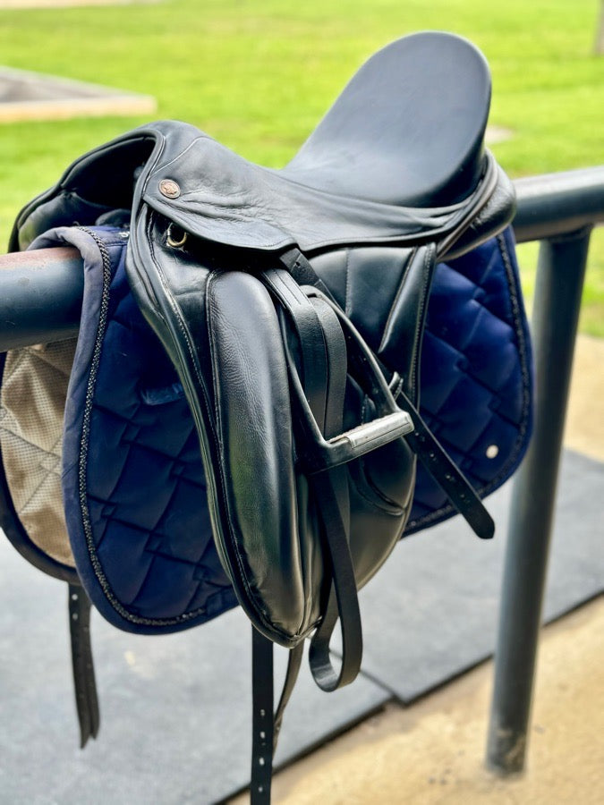 Other Hennig Dressage Saddle (3)
