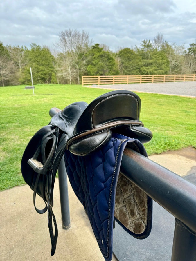 Other Hennig Dressage Saddle (4)