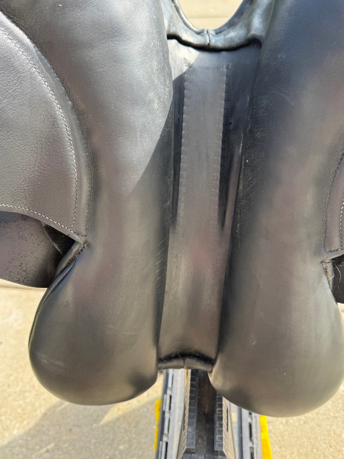 ALBION Albion 18” SL dressage saddle, wide tree, beautiful condition (8)