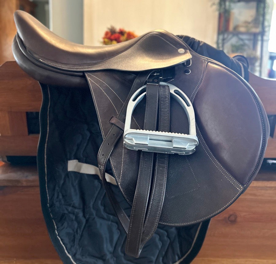 M.TOULOUSE M Toulouse Bretta Pro Genesis 16.5” Saddle (2)