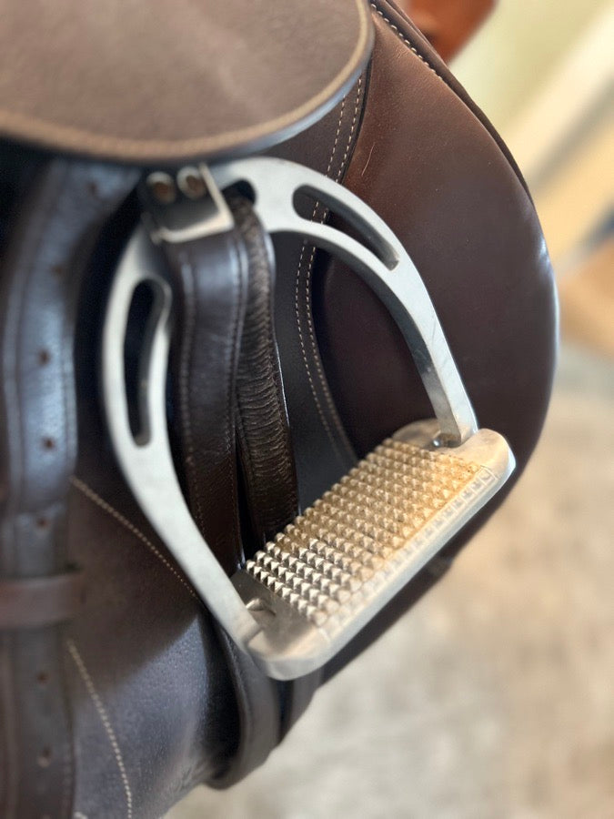 M.TOULOUSE M Toulouse Bretta Pro Genesis 16.5” Saddle (6)