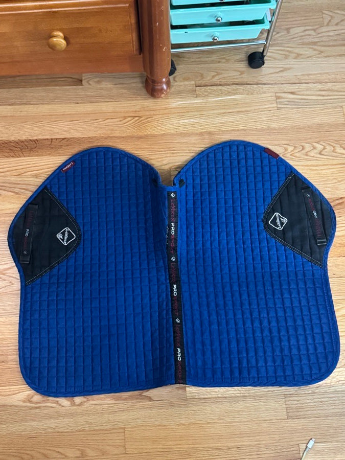 LEMIEUX Lemieux Suede Close Contact Jump Saddle Pad Benetton Blue (3)