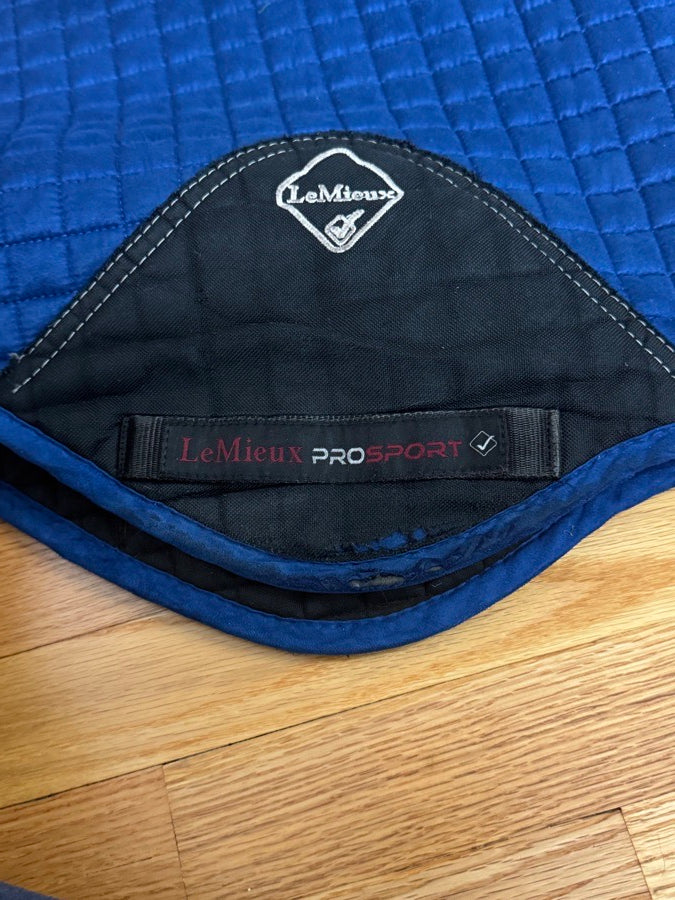 LEMIEUX Lemieux Suede Close Contact Jump Saddle Pad Benetton Blue (5)
