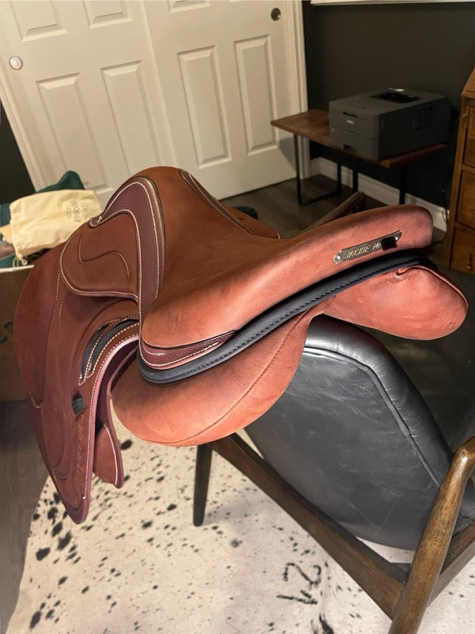 DEVOUCOUX BRAND NEW Devoucoux Biarritz LAB Saddle 17.5” Full Buffalo (5)