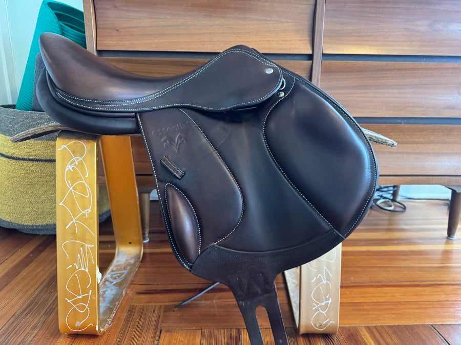 VOLTAIRE 17” 2021 Voltaire Essential Monoflap XC Saddle - Adjustable Gullet! (5)