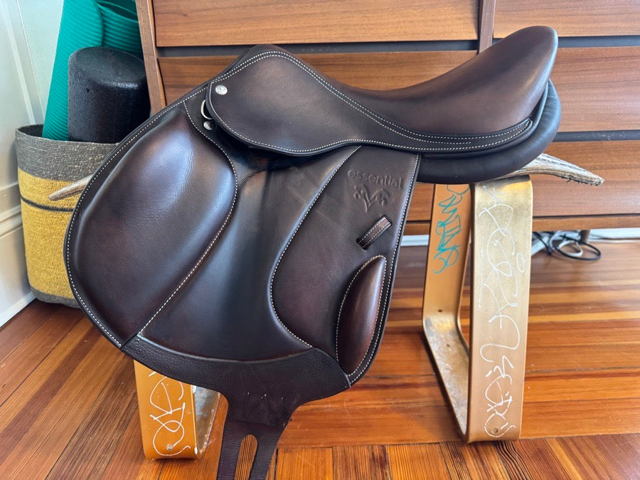 VOLTAIRE 17” 2021 Voltaire Essential Monoflap XC Saddle - Adjustable Gullet! (2)