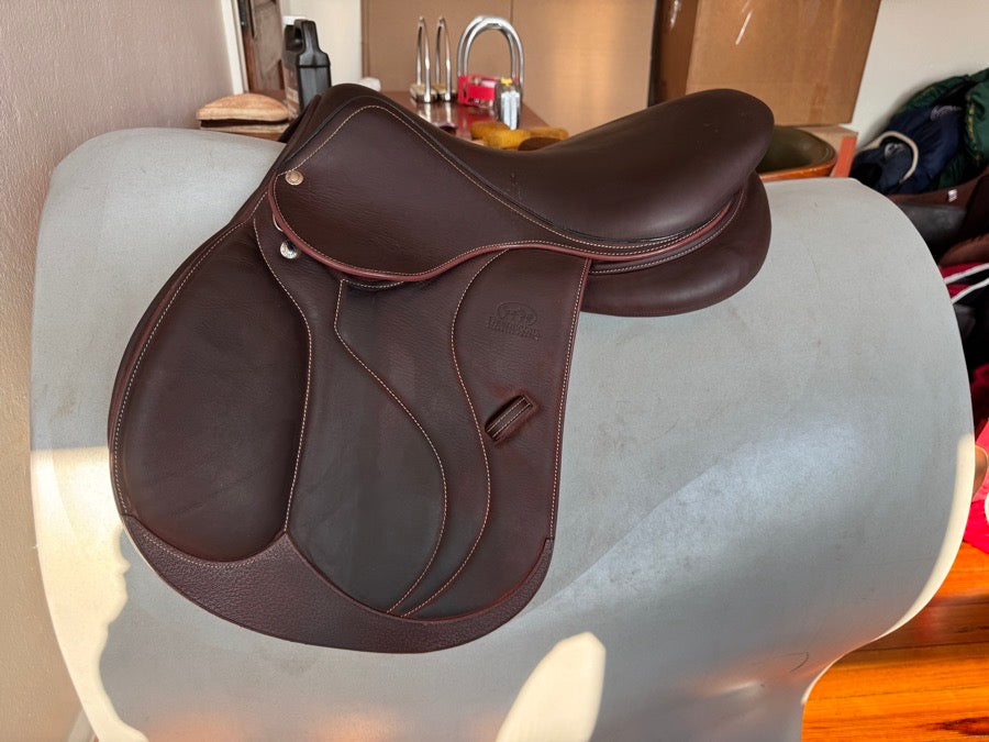 DEVOUCOUX 17” Devoucoux Biarritz S Saddle - Full Buffalo - MINT (6)