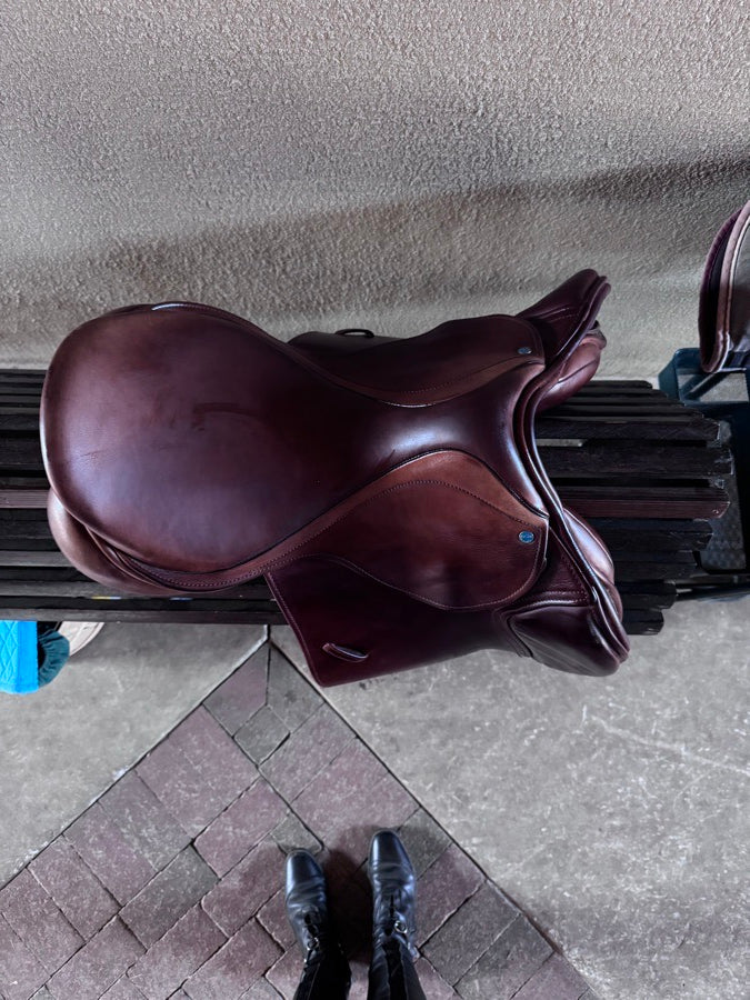 COUNTY County Innovation 17.5” N Jump Saddle