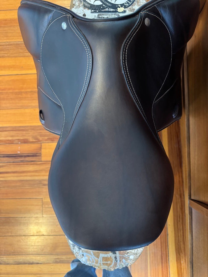 VOLTAIRE MINT! 16.5” Voltaire Essential Jump Saddle - Adjustable Gullet - 2023 - RARE! (4)