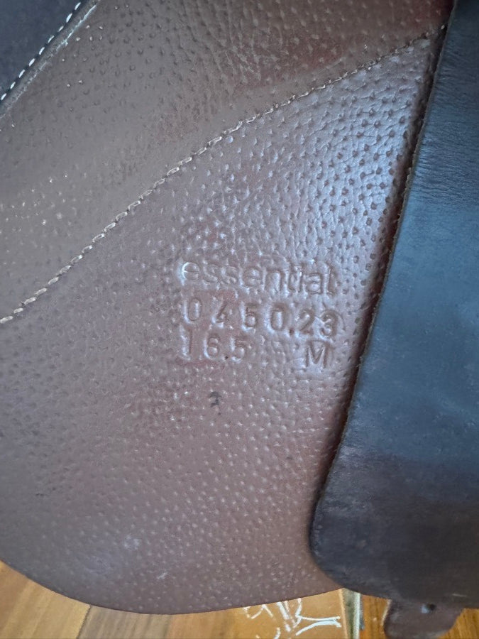 VOLTAIRE MINT! 16.5” Voltaire Essential Jump Saddle - Adjustable Gullet - 2023 - RARE! (2)