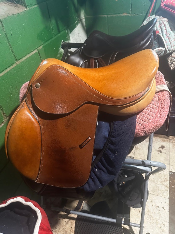BEVAL 16” wide tree beval saddle