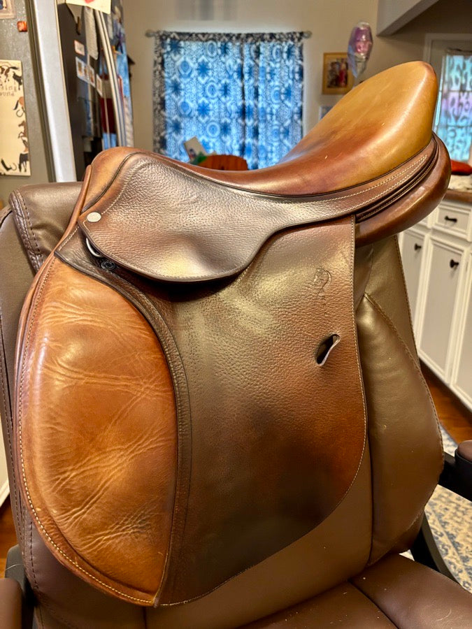 ANTARES Well Loved Antares - 17” close contact saddle