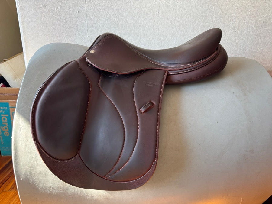 DEVOUCOUX 17.5” 2022 Devoucoux Biarritz O Saddle - 4A - Full Buffalo