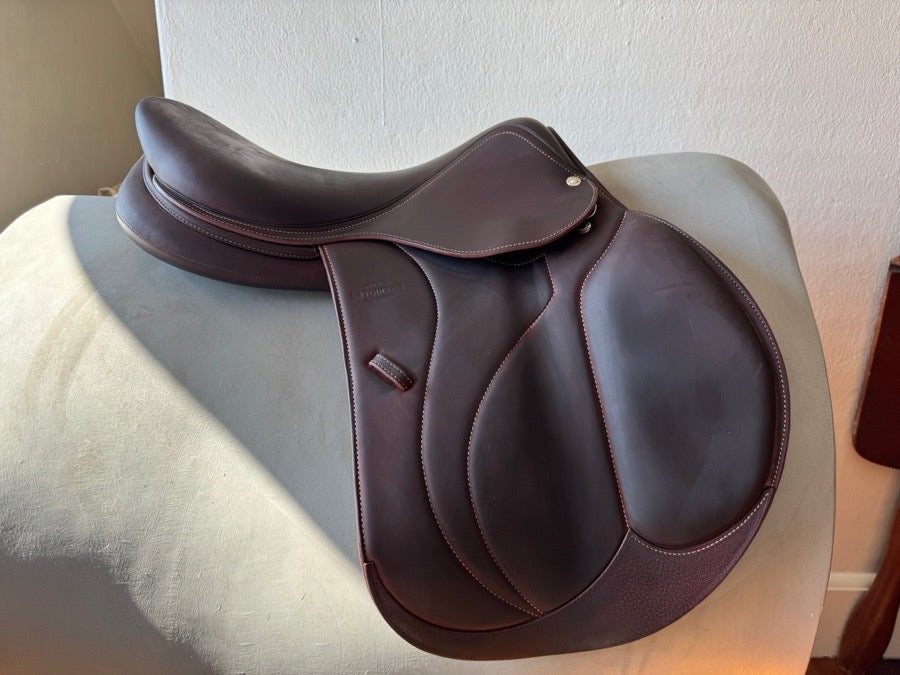DEVOUCOUX 17.5” 2022 Devoucoux Biarritz O Saddle - 4A - Full Buffalo (4)
