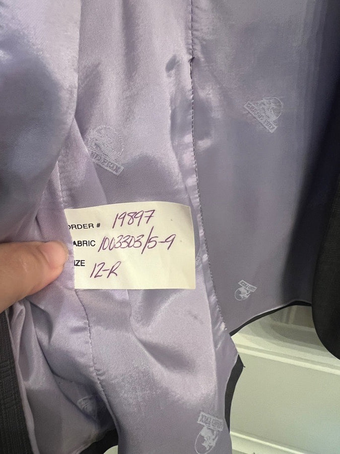 GRAND PRIX Beautiful Grand Prix hunt coat. Size 12R color grey with lavender lining (5)