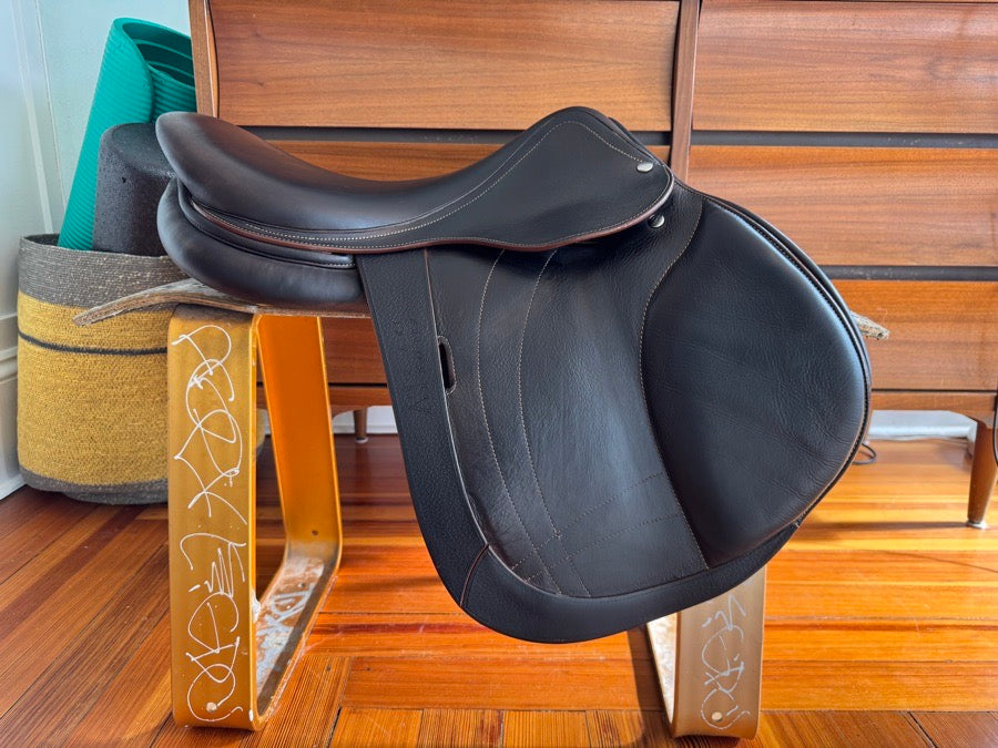 ARION 17.5” 2022 Arion Atlas Jump Saddle - 2A Flaps - Full Buffalo - MINT! (2)