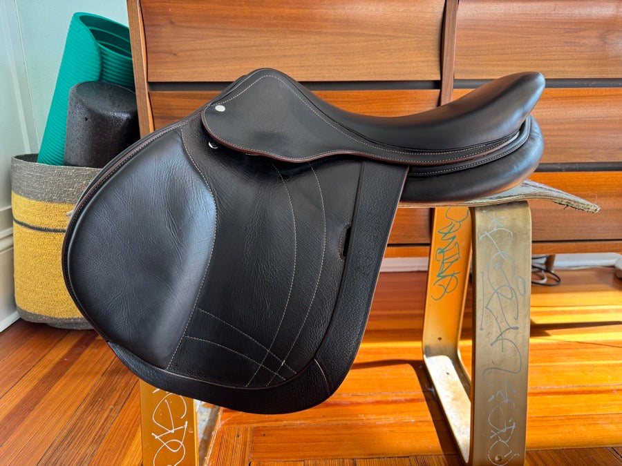 ARION 17.5” 2022 Arion Atlas Jump Saddle - 2A Flaps - Full Buffalo - MINT!