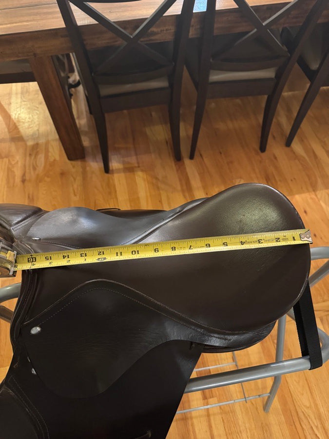 DOVER SADDLERY 17” Dover Saddlery Chestnut Brown Jumping/Close Contact Saddle (6)