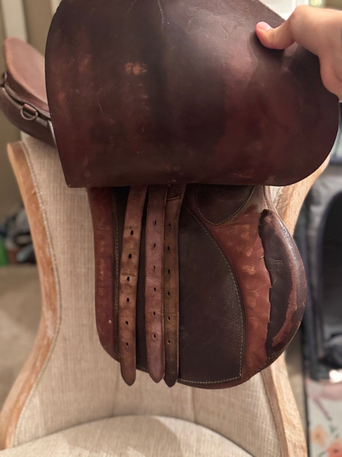 CROSBY 17.5 in. Saddle