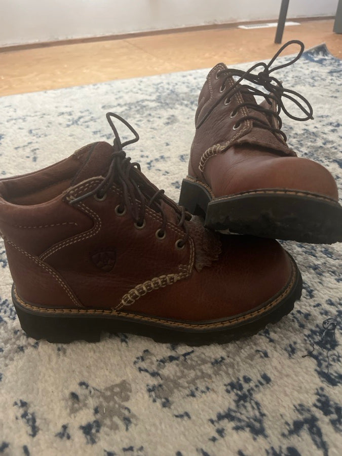 ARIAT Ariat Barn Boots Size 6 (2)