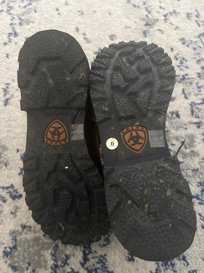 ARIAT Ariat Barn Boots Size 6 (4)