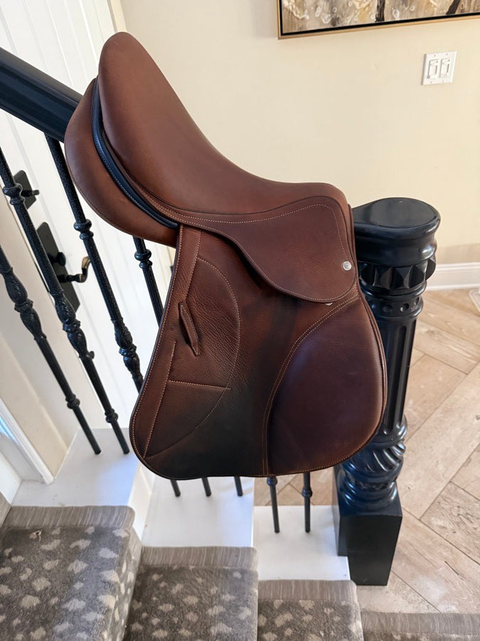 ARION !!PRICE DROP!!NEED TO SELL ASAP Arion Custom 17” Jumping Saddle (6)