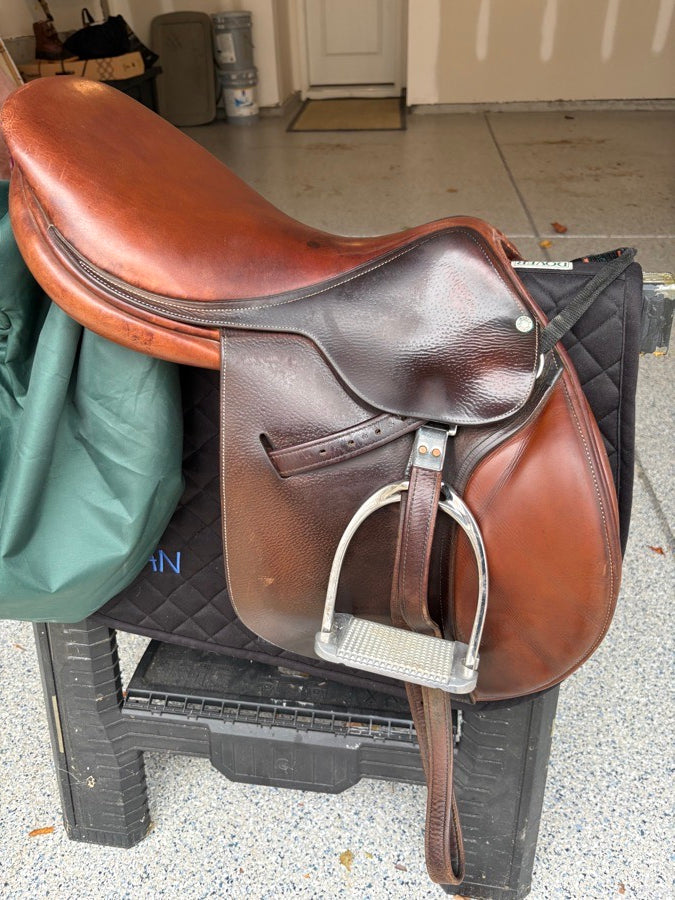 BUTET Butet 17” 2.5 Flap Saddle (2)