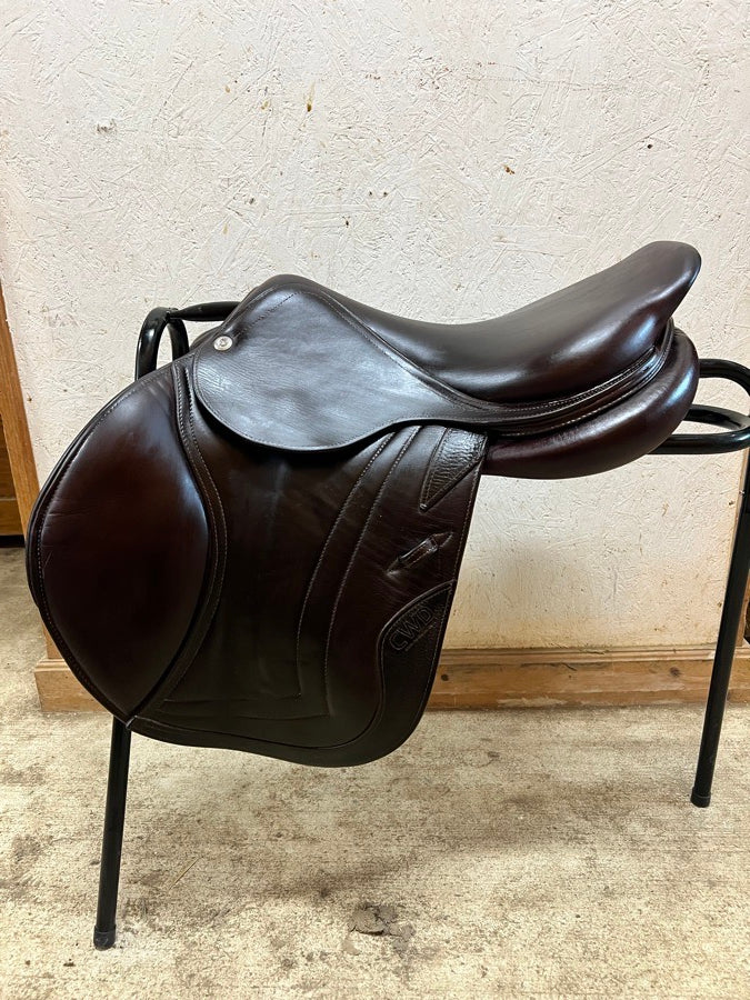 CWD CWD SE02 Saddle – 17” 2L Flap – Full Calfskin