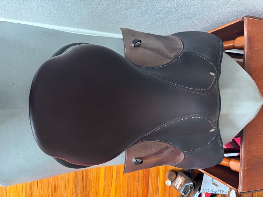 VOLTAIRE 17.5” 2023 Voltaire Stuttgart Saddle - 3AA - Grain / Buffalo - MINT (6)