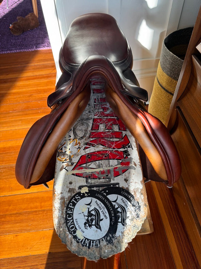 HERMES 17” Hermes Brasiia Jump Saddle - Full Buffalo - RARE! (7)