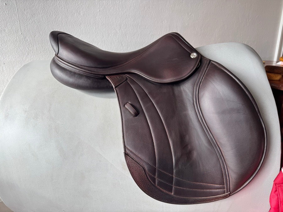 CWD 17.5” CWD SE38 Mademoiselle Hunter 2Gs Saddle - 4CH -2021 - PRO PANELS