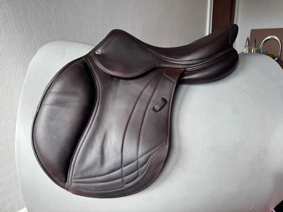 CWD 17.5” CWD SE38 Mademoiselle Hunter 2Gs Saddle - 4CH -2021 - PRO PANELS (2)
