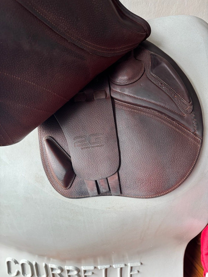 CWD 17.5” CWD SE38 Mademoiselle Hunter 2Gs Saddle - 4CH -2021 - PRO PANELS (6)