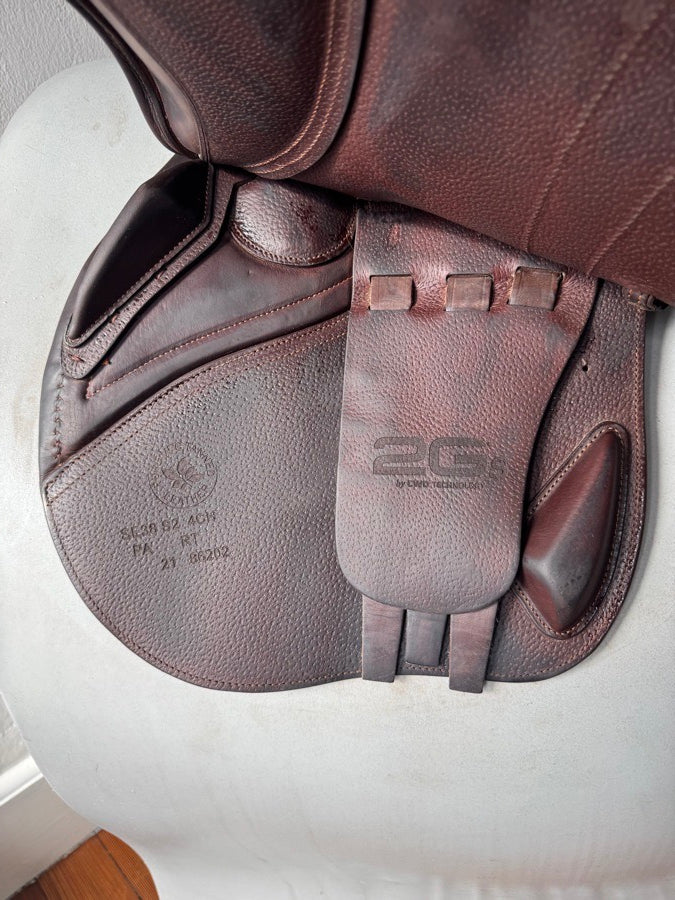 CWD 17.5” CWD SE38 Mademoiselle Hunter 2Gs Saddle - 4CH -2021 - PRO PANELS (3)