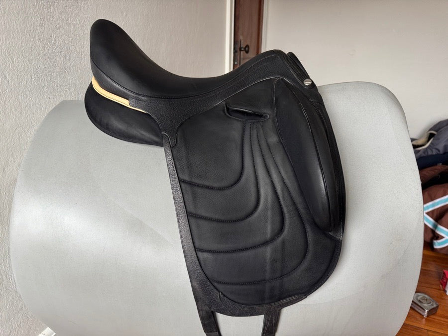 DEVOUCOUX 17.5” 2024 Devoucoux Makila Harmonie Dressage Saddle - 2A - Full Buffalo (3)