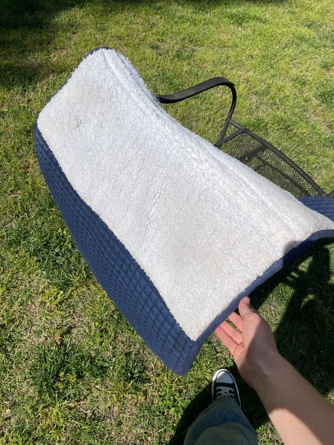 BLUE SADDLE PAD WITH BUILT IN PAD