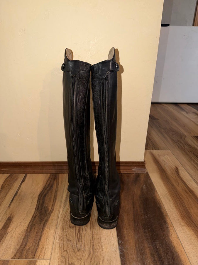 ARIAT Size 8.5 women’s medium tall full calf tall boots (3)