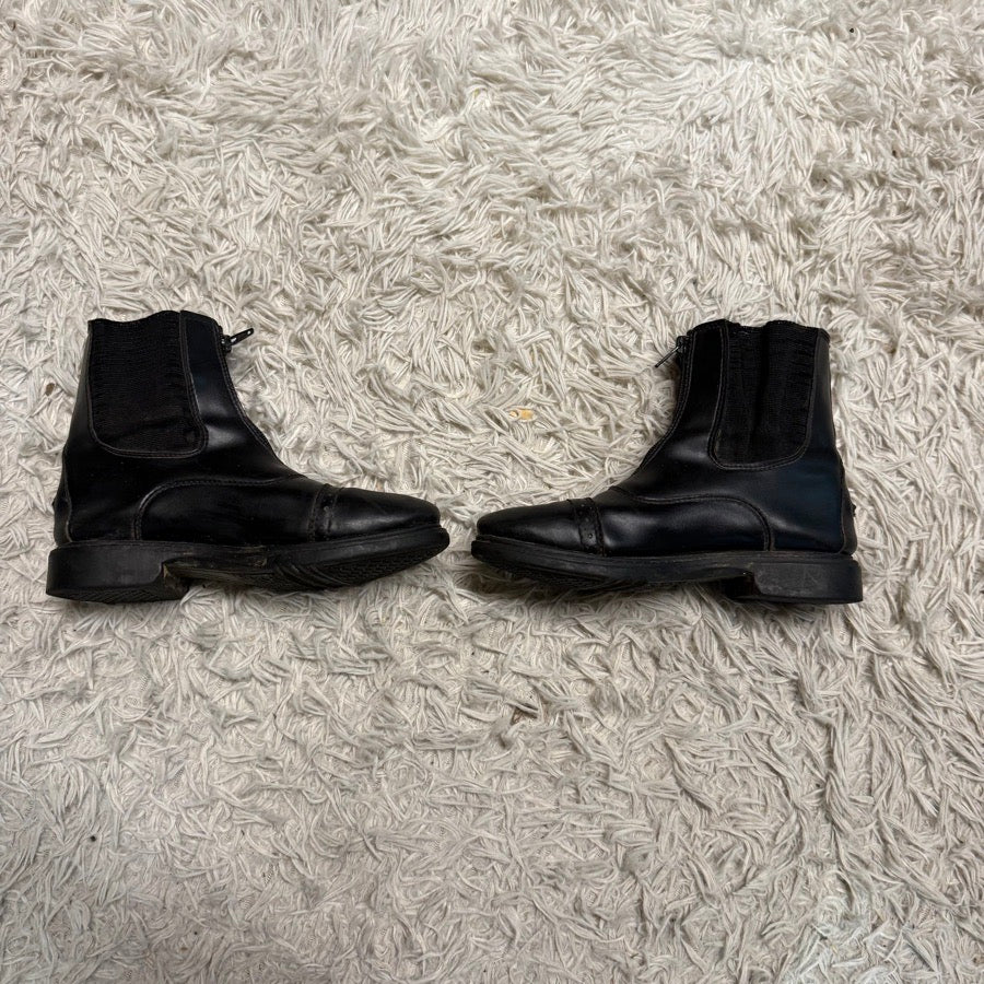 TUFFRIDER Child’s Size 4 Black TuffRider Horseback Riding Jodphur Boots. Good Condition. (2)