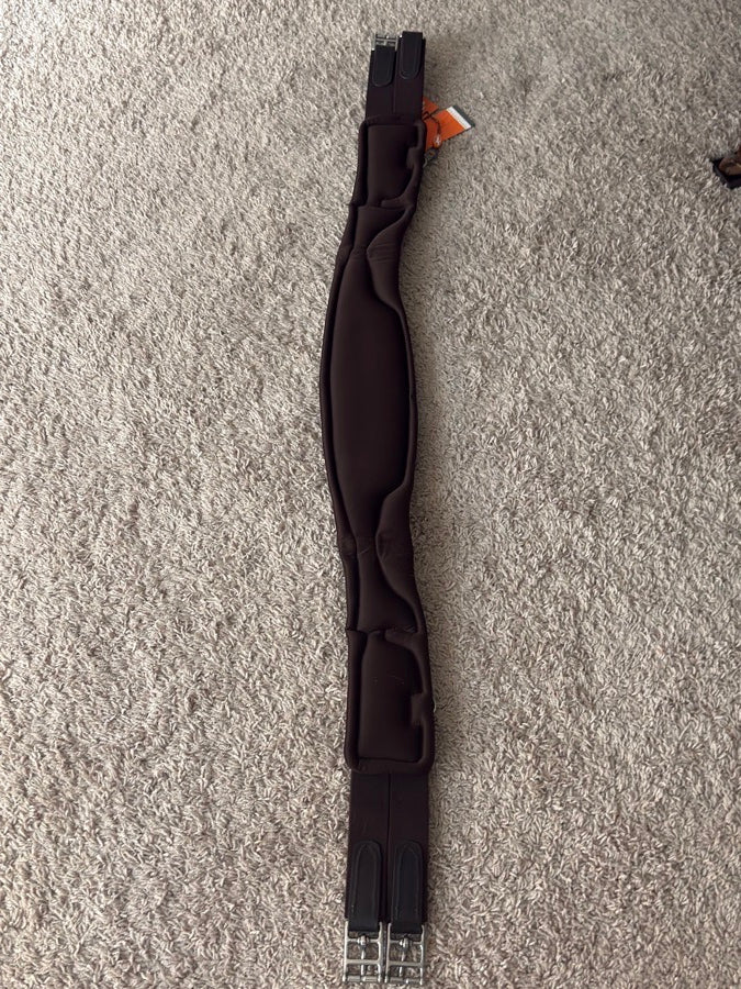 SCHOCKEMOHLE 51” Schockemohle Pallas Pro Anatomical Girth with Liner Pad (2)