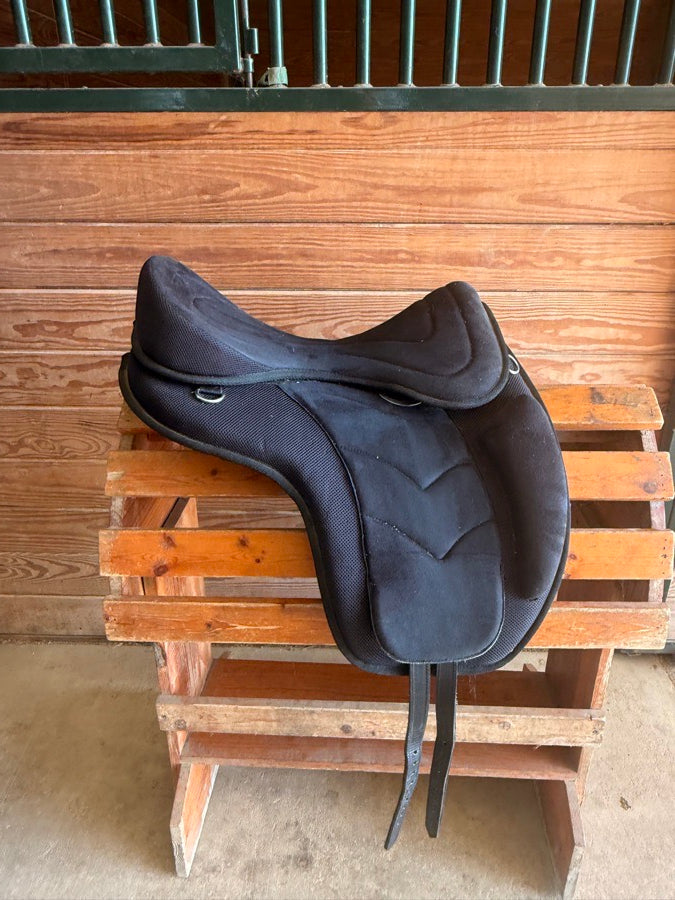 OTHER Treeless saddle (2)