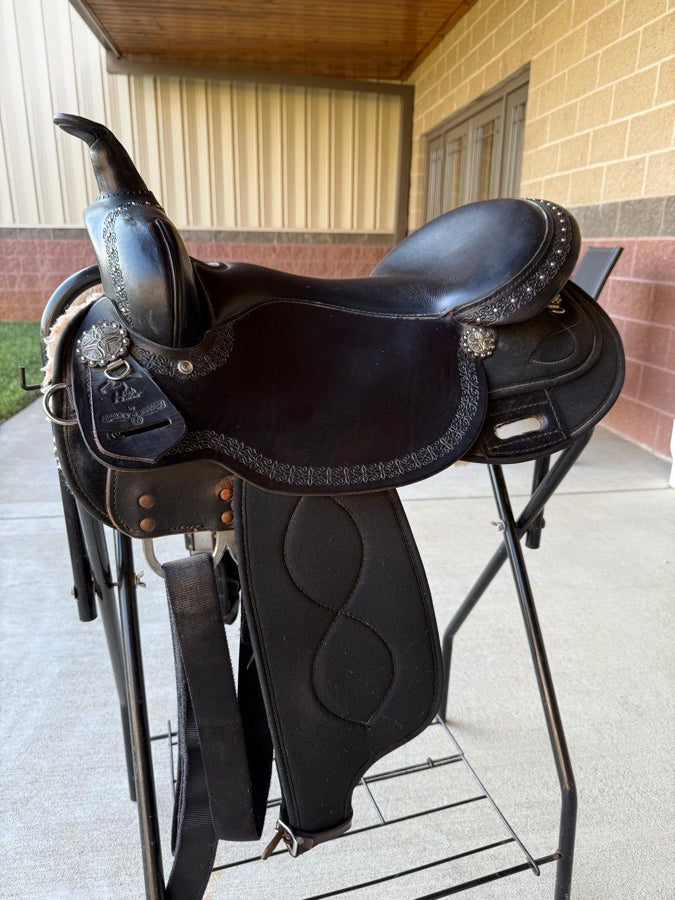 CIRCLE Y 16” Circle Y High Horse Trail Saddle (2)