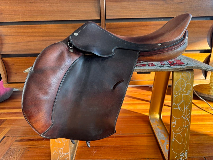 HERMES 17” Hermes Essentielle Jump Saddle