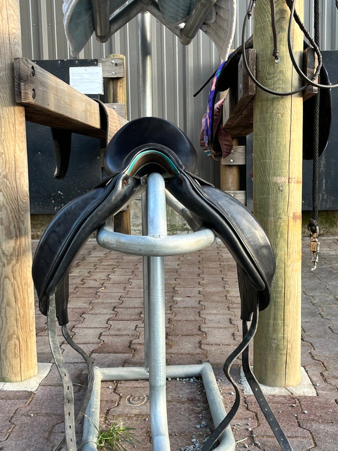 VOLTAIRE Voltaire Adelaide Dressage 2015 17”seat (2)