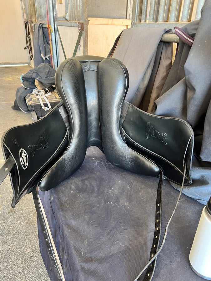 CUSTOM SADDLERY 17.5” Custom Saddlery Wolfgang solo II (5)