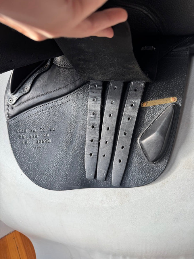 CWD 17.5” CWD SE26 2Gs Saddle - 2L - BLACK - Full Buffalo - RARE! (7)