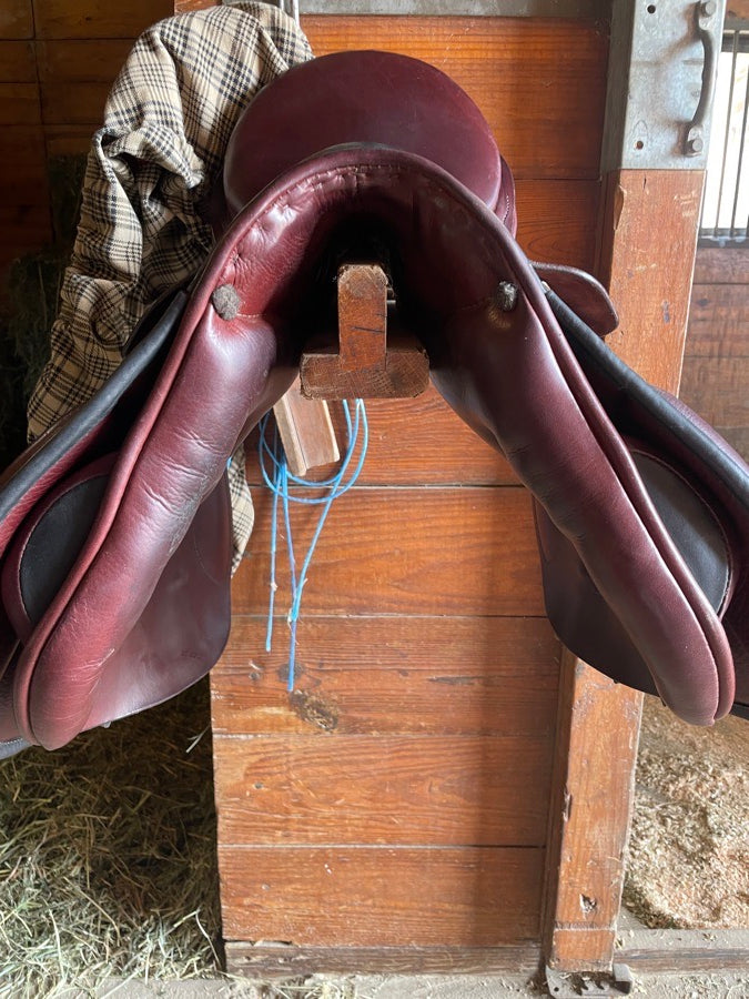 STUBBEN Stubben Juventus 17” Jump Saddle (8)